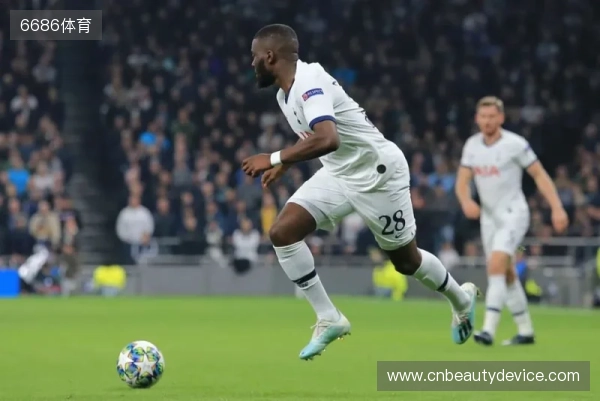 记者：乔纳森-戴维未来存疑，拜仁和热刺已了解球员离队条件